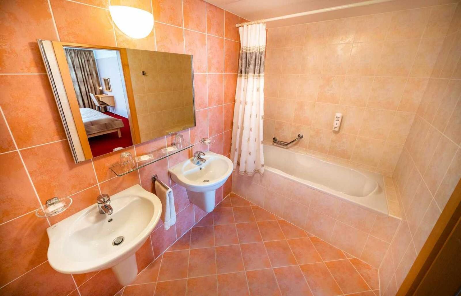 Chocerady Hotel Akademie מראה חיצוני תמונה
