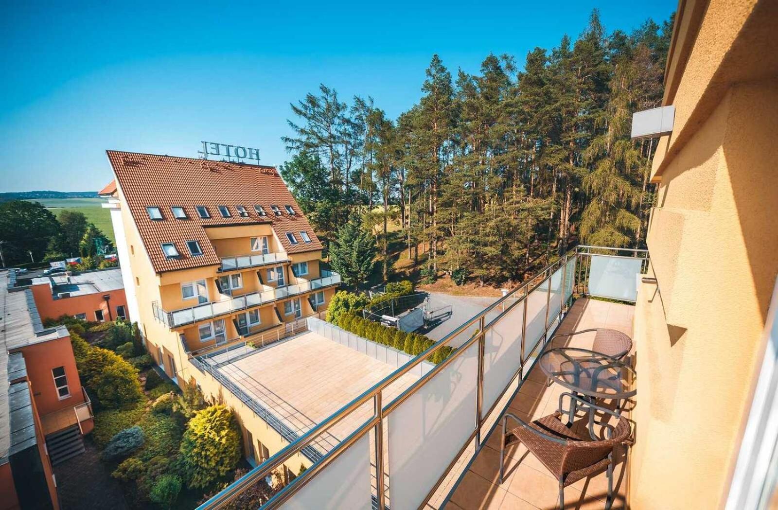 Chocerady Hotel Akademie מראה חיצוני תמונה