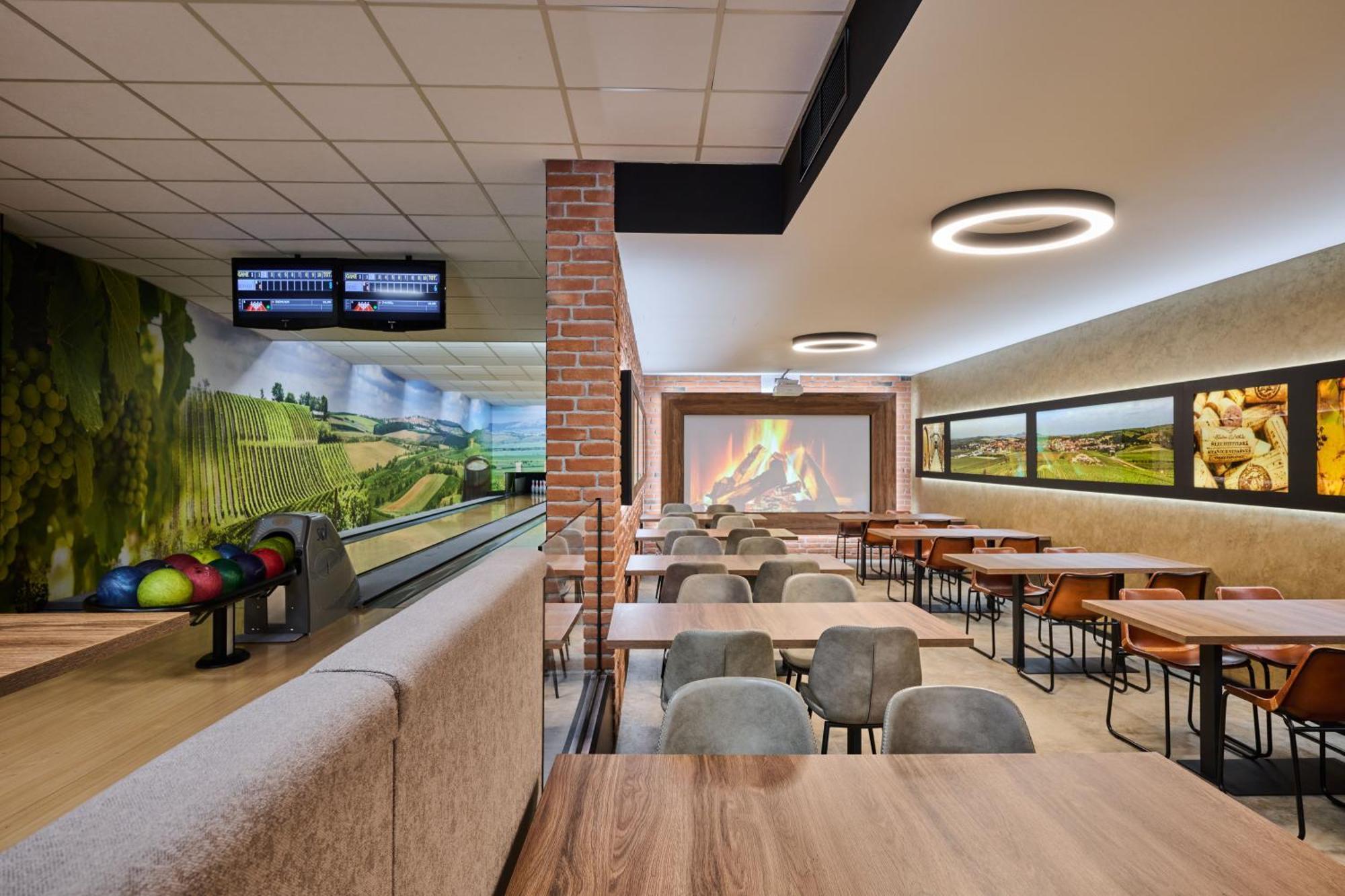 Chocerady Hotel Akademie מראה חיצוני תמונה