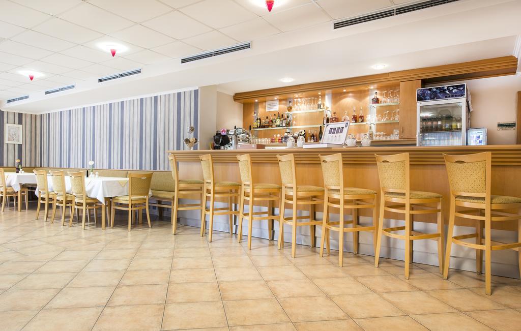 Chocerady Hotel Akademie מראה חיצוני תמונה