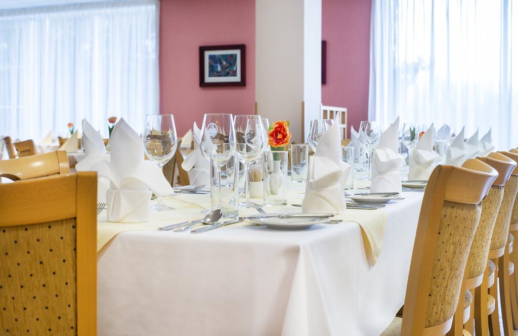 Chocerady Hotel Akademie מראה חיצוני תמונה