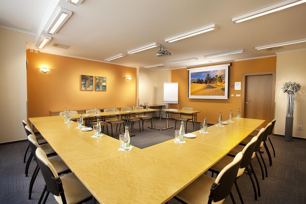 Chocerady Hotel Akademie מראה חיצוני תמונה