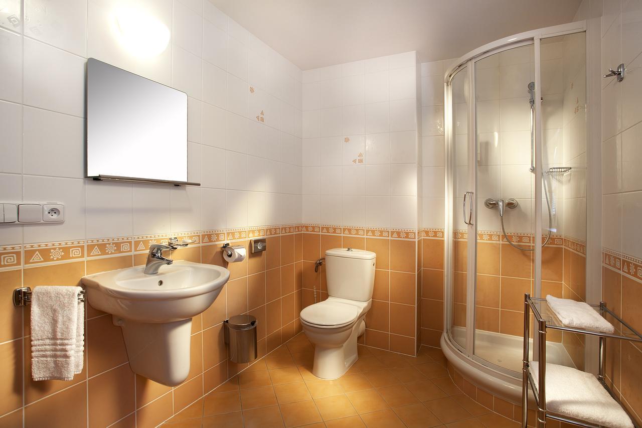 Chocerady Hotel Akademie מראה חיצוני תמונה