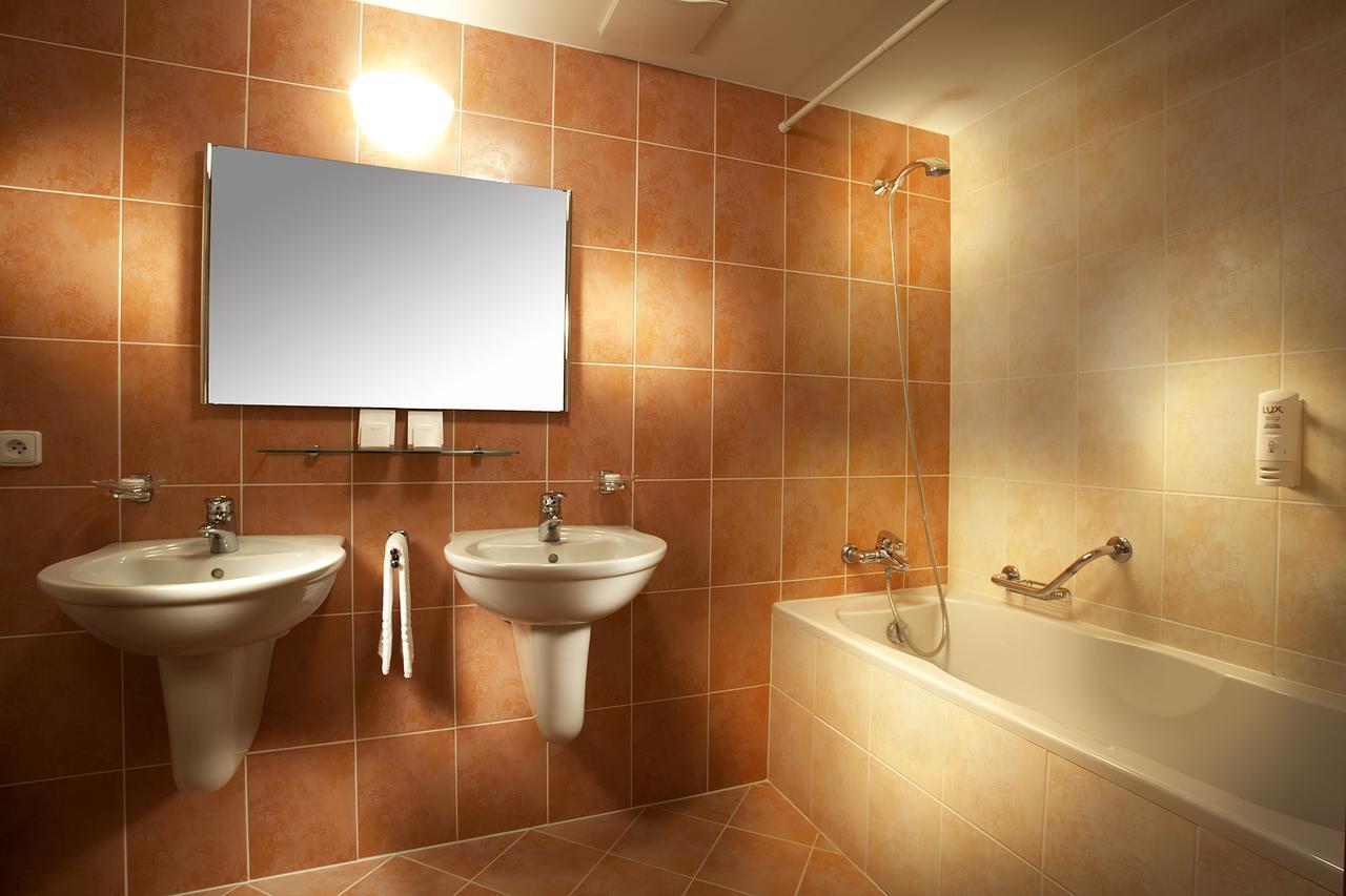 Chocerady Hotel Akademie מראה חיצוני תמונה