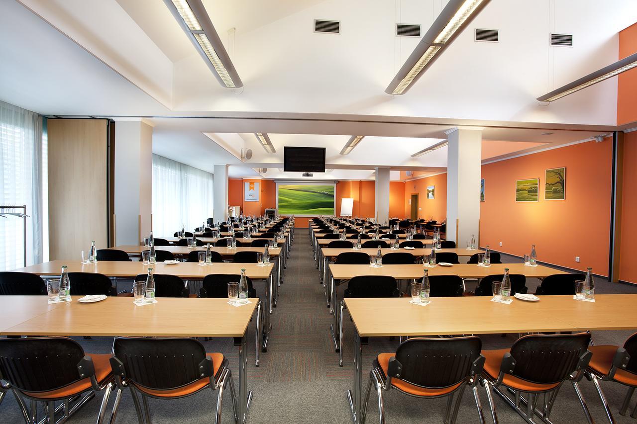 Chocerady Hotel Akademie מראה חיצוני תמונה