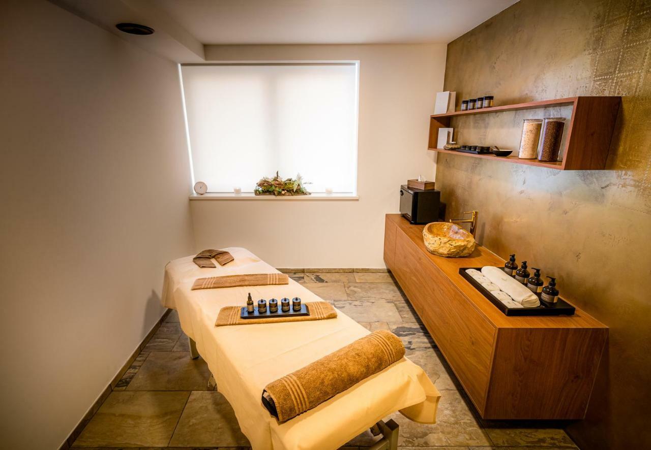 Chocerady Hotel Akademie מראה חיצוני תמונה