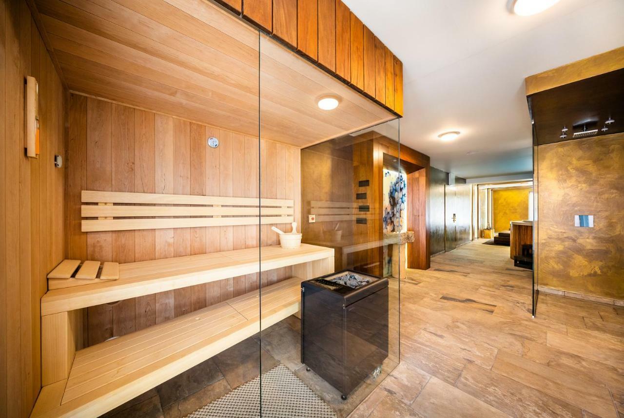 Chocerady Hotel Akademie מראה חיצוני תמונה